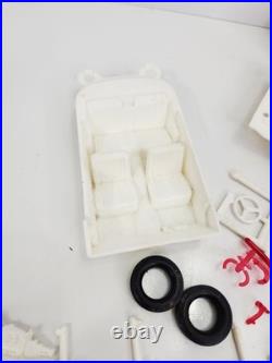 AMT 1969 Issue 1962 Pontiac Bonneville Polyglas Gasser Model Kit T297 Incomple