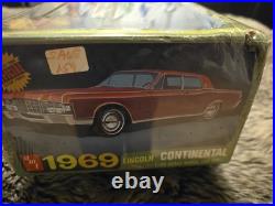 AMT 1969 Lincoln Continental 1/25 Scale Authentic Model Kit FREE SHIP CANADA