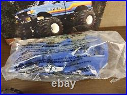 AMT 1/25 1991 Ford 4X4x4 BIGFOOT Monster Pickup Truck Model Car Kit 8138