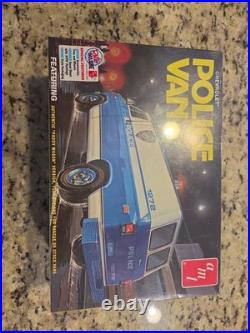 AMT 1/25 Chevrolet NYPD Police Van Model Kit AMT1123 FACTORY SEALED Paddy Wagon