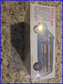 AMT 1/25 Chevrolet NYPD Police Van Model Kit AMT1123 FACTORY SEALED Paddy Wagon