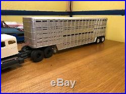 AMT 1/25 Custom Built Cattle Trailer Air Ride Revell Michelins Baby Moons