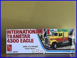 AMT 1/25 International Transtar 4300 and AMT Wilson Livestock Trailer