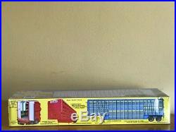 AMT 1/25 International Transtar 4300 and AMT Wilson Livestock Trailer