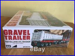 AMT 1/25 Mack R685ST Tractor and MPC 1/25 Tri-Axel Gravel Trailer Sealed