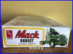 AMT 1/25 Mack R685ST Tractor and MPC 1/25 Tri-Axel Gravel Trailer Sealed