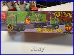 AMT 1/25 Rat Fink International Transtar & Fruehauf Trailer