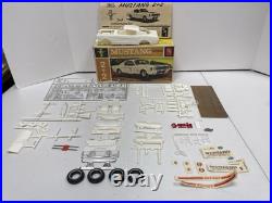 AMT 1/25 Scale 1965 MUSTANG 2+2 FASTBACK Model Kit 6155-150