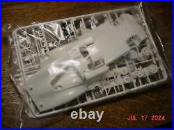 AMT 2 Model Kits Porsche 907 & Ferrari P4 1/24 Model Kit UPRM
