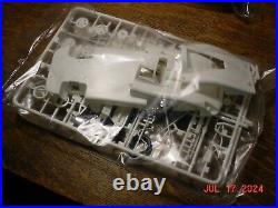 AMT 2 Model Kits Porsche 907 & Ferrari P4 1/24 Model Kit UPRM