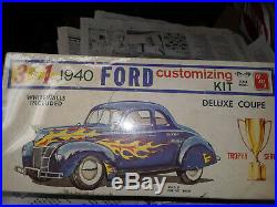 AMT 3 in 1 1940 Ford Deluxe Coupe customizing model kit