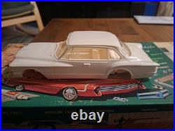 AMT 3in 1 Styline 1962 V200 Valiant 1/25 Scale Model Kit