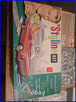 AMT 3in 1 Styline 1962 V200 Valiant 1/25 Scale Model Kit
