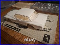 AMT 3in 1 Styline 1962 V200 Valiant 1/25 Scale Model Kit