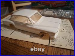 AMT 3in 1 Styline 1962 V200 Valiant 1/25 Scale Model Kit