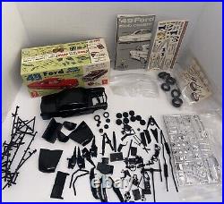 AMT 49 Ford Club Coupe Customizing model kit