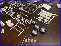 AMT'64 Chevrolet Impala Convertible 3 in 1 Unbuilt Model 6714-200 George Barris