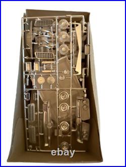 AMT'64 Chrysler Imperial 3-In-1 Convertible Customizing Kit By Gene Winfield