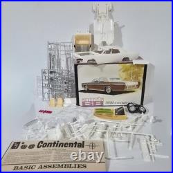 AMT 68 1968 Lincoln Continental Hardtop 1/25 Scale Customizing Model Kit RARE