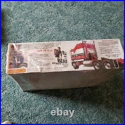 AMT BJ and the BEAR KENWORTH aerodyne cabover 1/25 Scale #5021 Factory Sealed