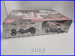 AMT Budweiser Race Team Mustang Funny Car Ford Ramp Truck KIT 1/25 Sealed