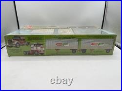 AMT Double Header Two Trailmobile Exterior Post Vans 1/25 Model Kit #T521 Sealed