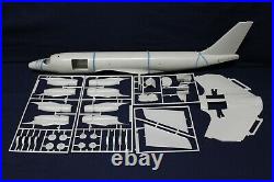 AMT ERTL 8956-RC-135V Strategic Recon 172 Aircraft Model Kit DD4