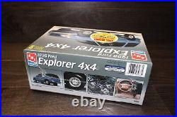 AMT ERTL #8968 1/25 1996 Ford Explorer 4x4, Factory Sealed Trading Cards
