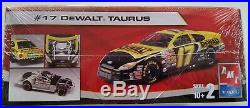 AMT ERTL NASCAR #17 Dewalt Taurus 1/25 Scale Plastic Model #38065A Matt Kenseth