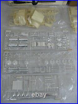 AMT Ertl 1/25 Scale Movin' On Kenworth W-925 Tractor Truck Semi Kit #6643 NIB