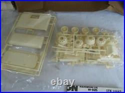 AMT Ertl 1/25 Scale Movin' On Kenworth W-925 Tractor Truck Semi Kit #6643 NIB