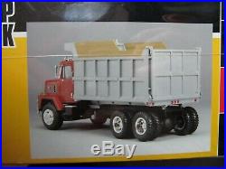 AMT/Ertl #31007 IHC Paystar 5000 Dump Truck kit. 1/25th scale