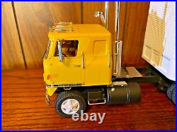 AMT International Transtar CO-4070A & trailer 1/25 scale for home office display