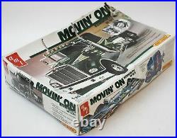 AMT MOVIN' ON Kenworth W-925 Matchbox Big 1/25 Scale Model Kit Open Box