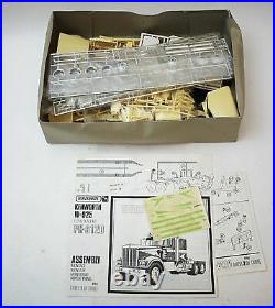 AMT MOVIN' ON Kenworth W-925 Matchbox Big 1/25 Scale Model Kit Open Box