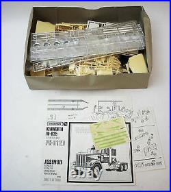 AMT MOVIN' ON Kenworth W-925 Matchbox Big 1/25 Scale Model Kit Open Box