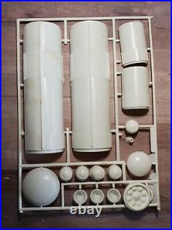 AMT Man In Space Saturn V Apollo 5 NASA Rocket 1200 Scale Plastic Model Kit