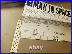 AMT Man In Space Saturn V Apollo 5 NASA Rocket 1200 Scale Plastic Model Kit