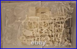AMT Matchbox BJ & The Bear Kenworth Aerodyne Cabover Kit #5021 Open Box