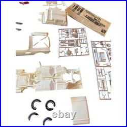 AMT Model Kit 1966 Lincoln Continental 1/25 Scale Gene Winfield Customizing