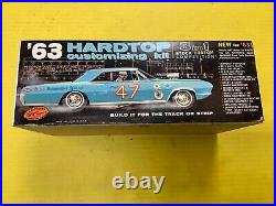 AMT Model Kit 63 Hardtop Corvette String Ray Fastback