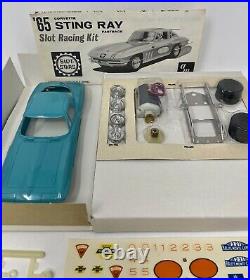 AMT Model Kit'65 Corvette Stingray Fastback Slot Racing 1/25 Scale NOS