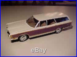 AMT Modelhas 1969 Ford Station Wagon Country Squire PRO BUILT 1/25
