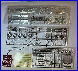 AMT Movin On Kenworth Truck Tractor 1/25 Scale Plastic Model Kit T560 1977