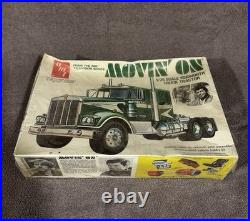 AMT Movin' On Kenworth Truck Tractor Vintage Model Kit 125 Scale T560