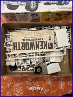 AMT Movin On Kenworth Truck Tractor Vintage Model Kit 125 Scale T560