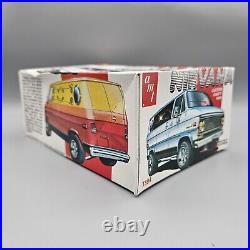 AMT NIRVANA CUSTOM CHEVY VAN 1/25 Scale Model Kit