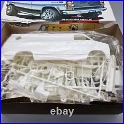 AMT NIRVANA CUSTOM CHEVY VAN 1/25 Scale Model Kit