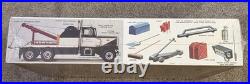 AMT Peterbilt Wrecker Super Detailed 1/25 Scale Kit #T533 Sealed