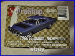 AMT Proshop 1968 Plymouth RoadRunner 125 Scale Model Kit
